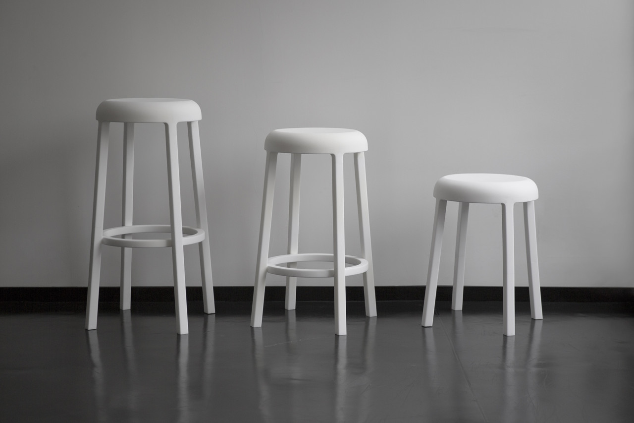 福山直哉与 Emeco 合作推出实用简约的 Za Stool-8