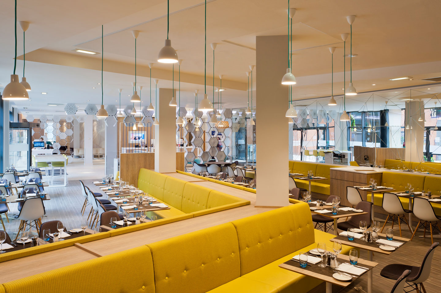 曼彻斯特 Novotel 酒店餐厅——现代工业风的设计演绎-5