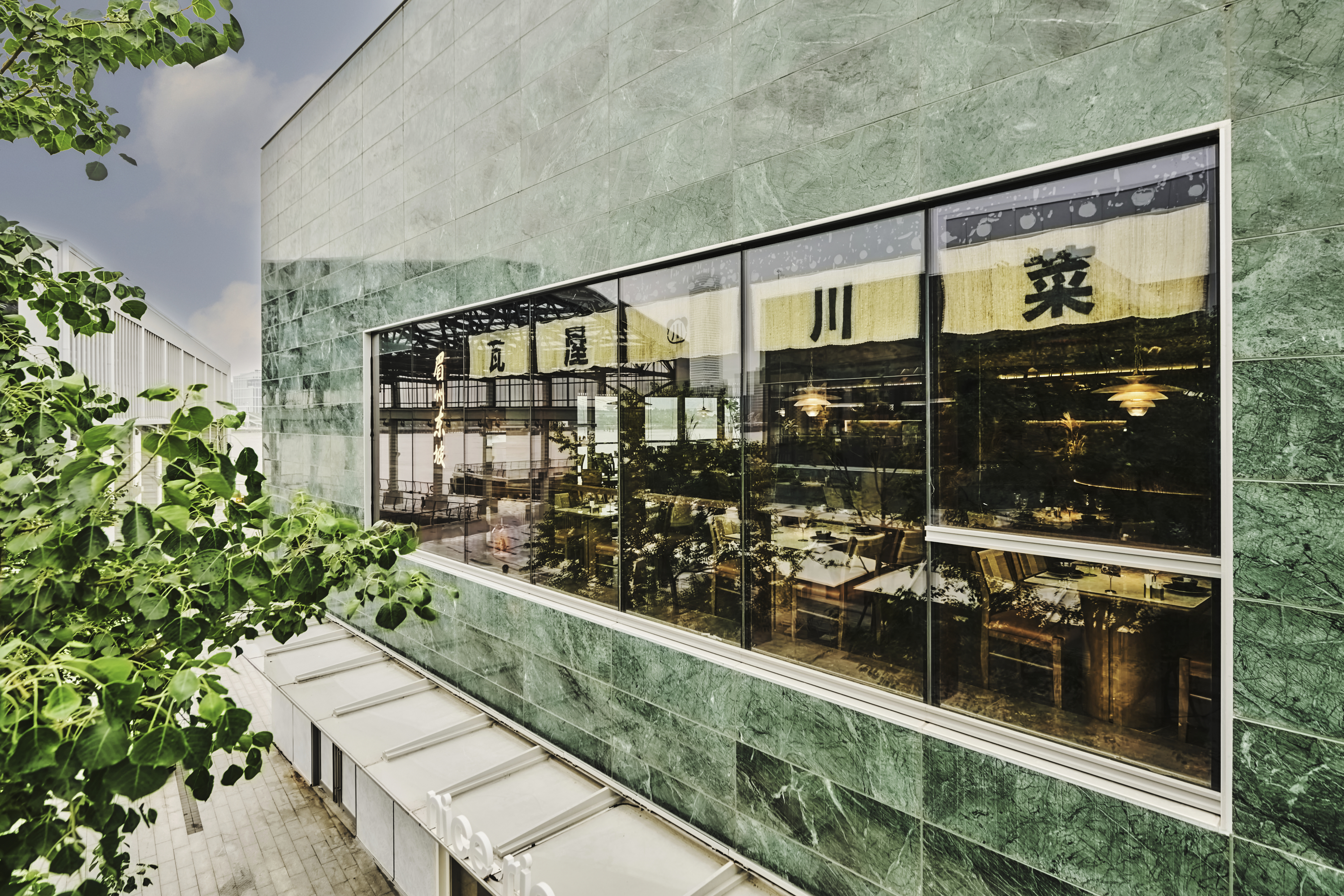 蛙屋 四川美食（若WAWU是特定品牌名，按拼音理解为蛙屋；若这里有其他特殊含义，可能需更多背景信息才能准确翻译） -4