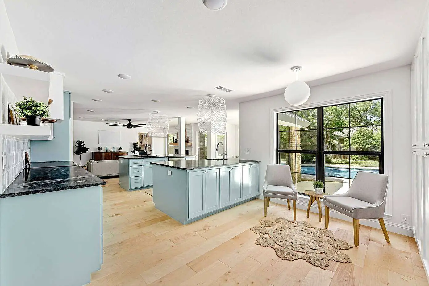 个性墙纸打造独特餐厅，翻转德州住宅视觉体验-9