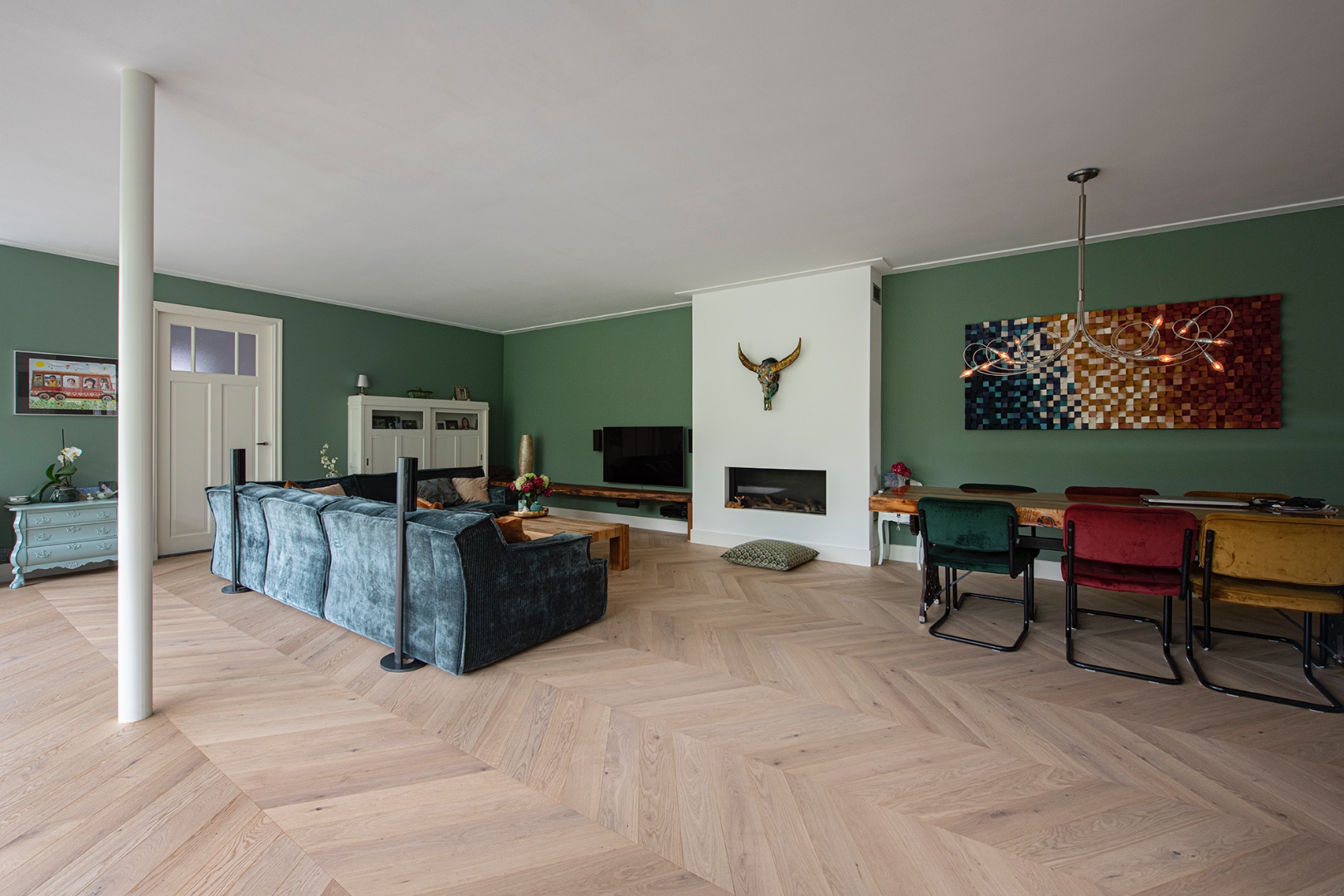 Lichte hongaarse punt in speels interieur-7