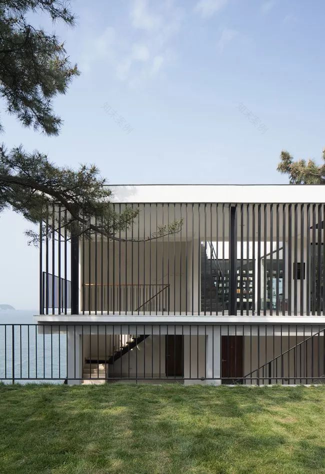 民宿设计,不论是重建或扩建、运用设计的加法或减法、还是采用在地材料,不仅能使荒废破旧的乡下老宅焕然一新,也能重塑一方水土。-29