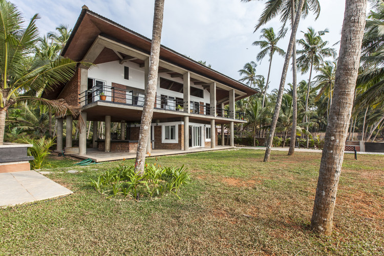 印度卡利库特 Elathur 海滩混凝土住宅-11