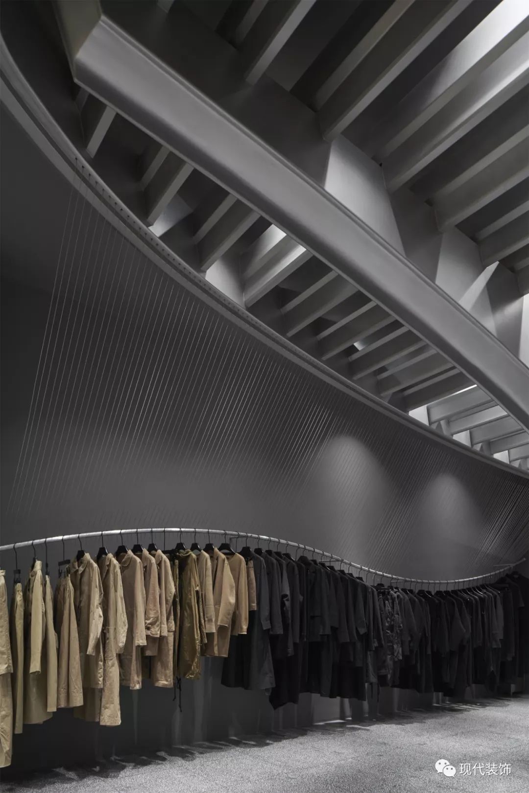 叶梹室内设计 | 充满现代感与未来感的服装体验店！-25