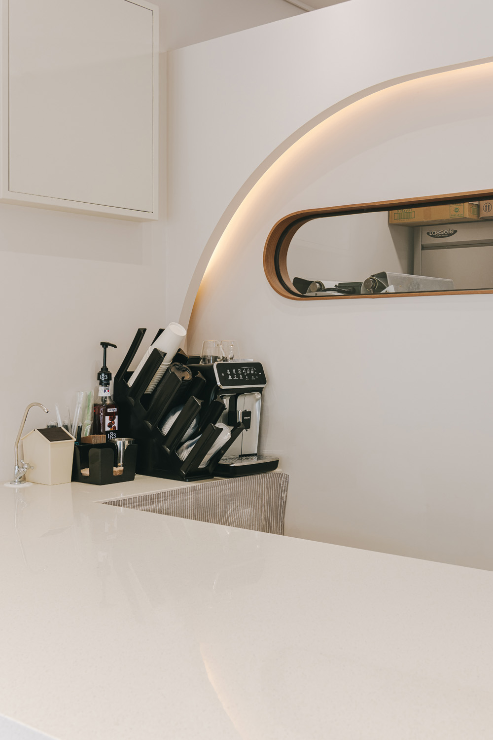 白色与木质，9 平米小空间的精致设计-10