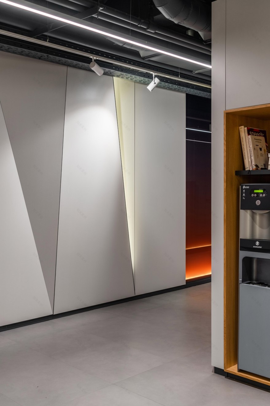 Deve·perts 团队打造未来感 IT 办公空间-14