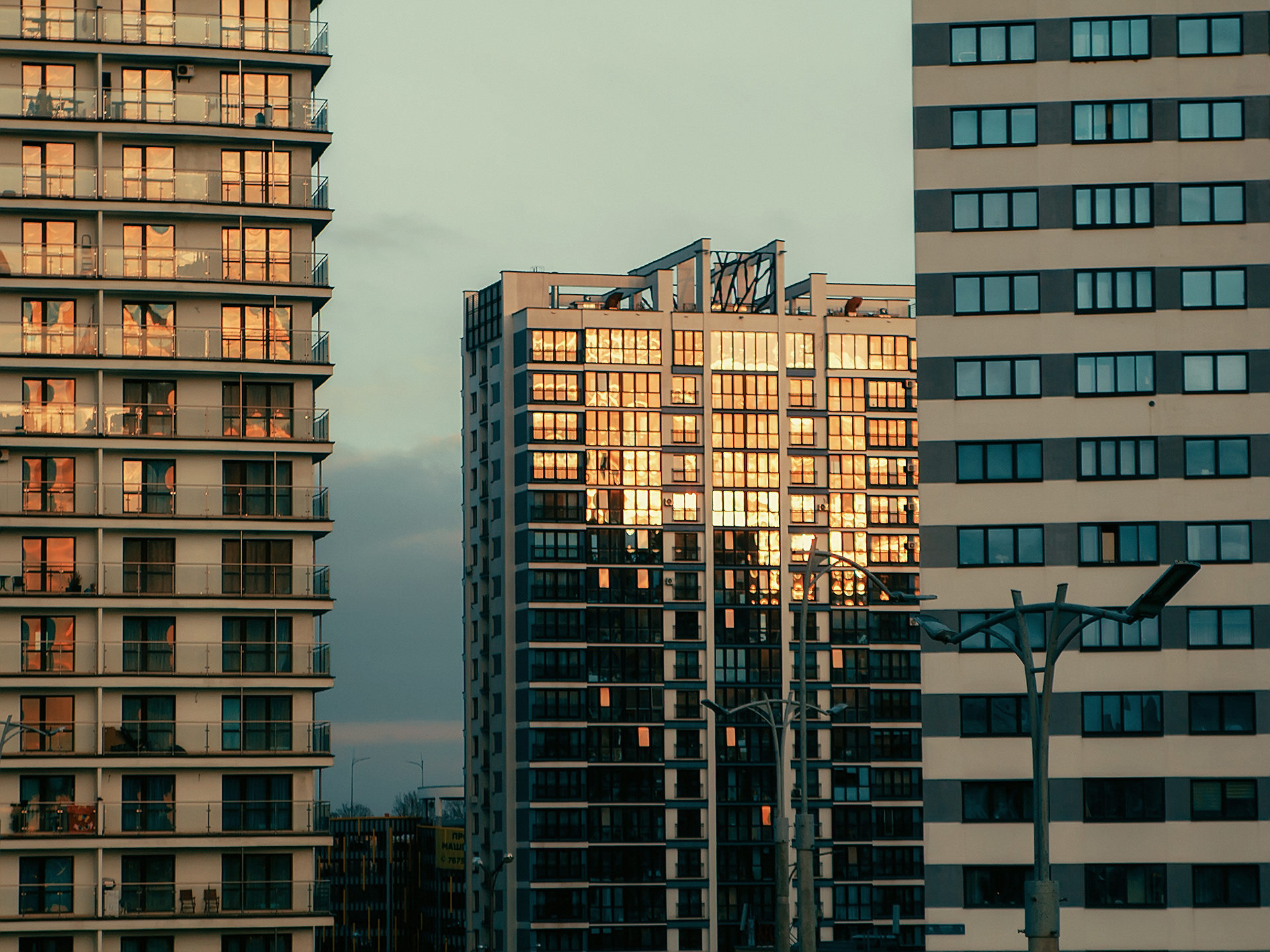 现代街区的日落丨白俄罗斯明斯克丨@tatty___94-1