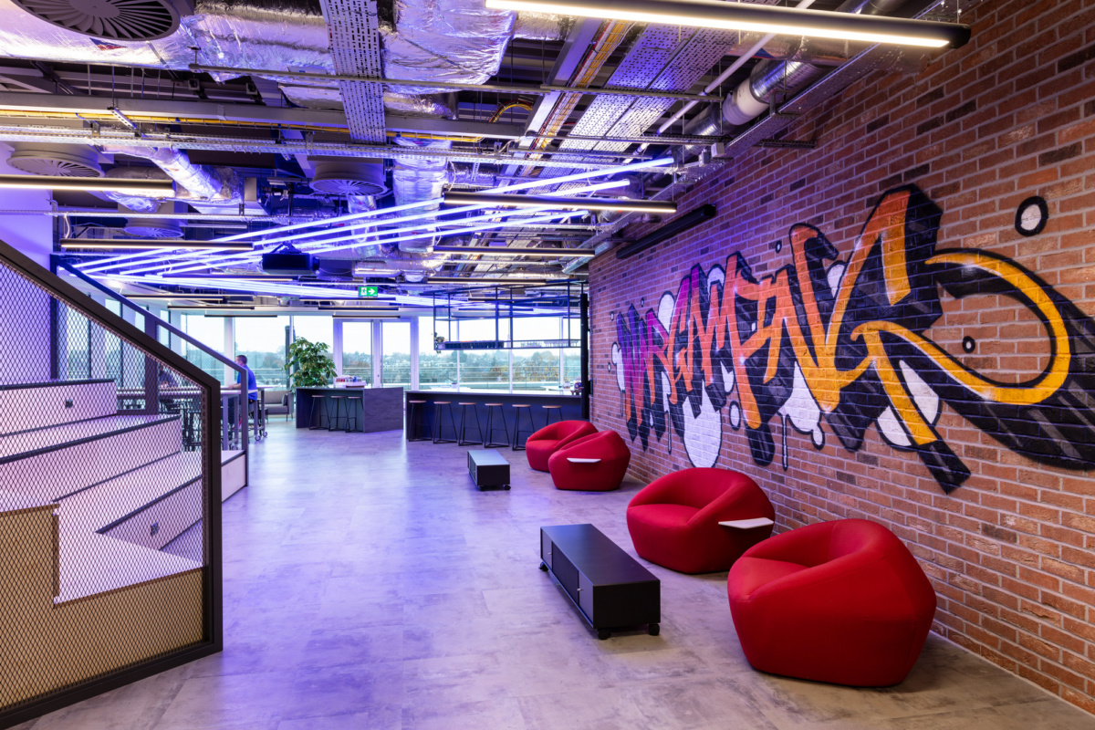 游戏巨头 Wargaming 英国总部,创造力和家庭文化完美融合-11