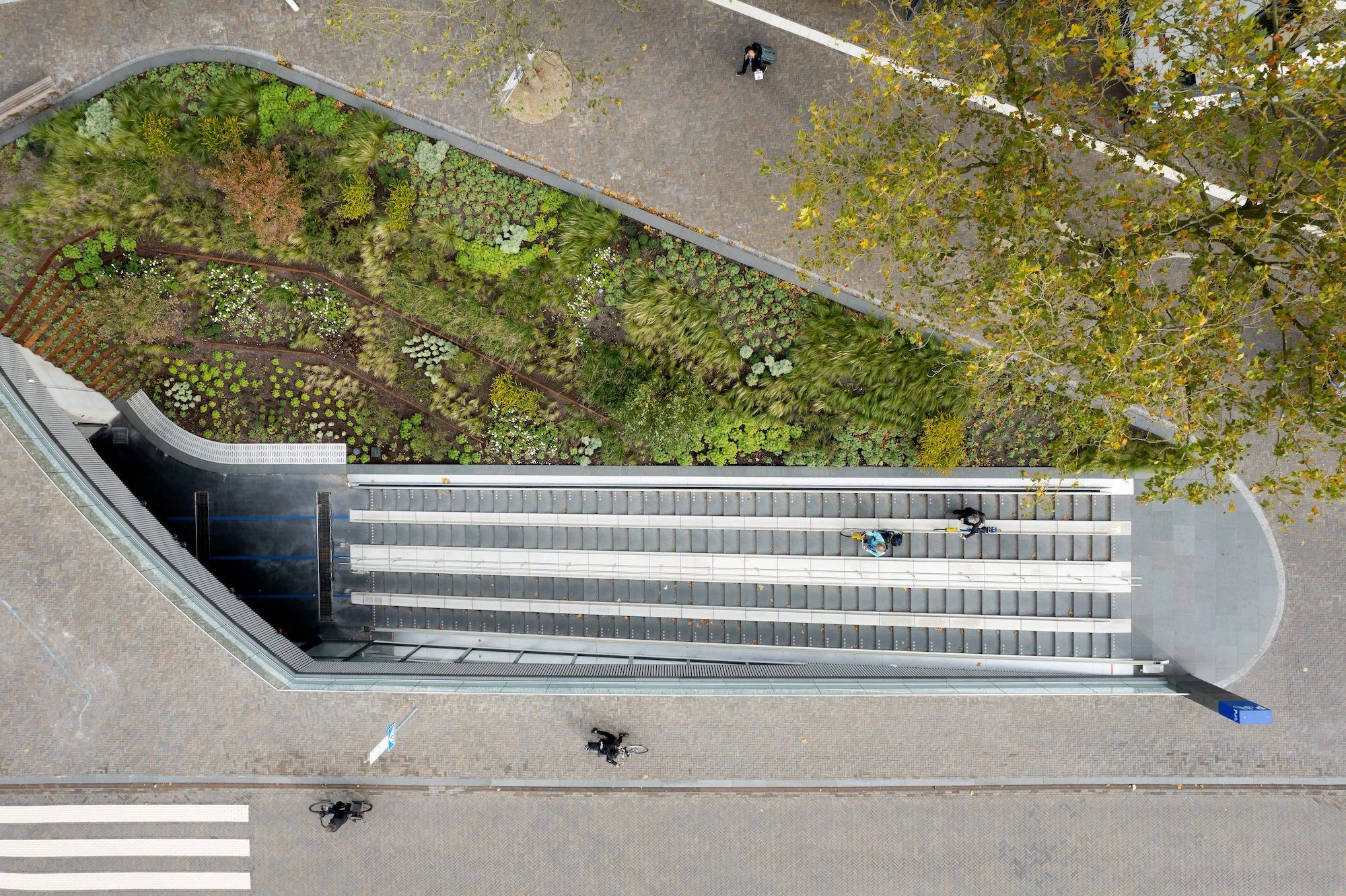 自行车棚和车站广场丨荷兰兹沃勒丨Kraaijvanger-18