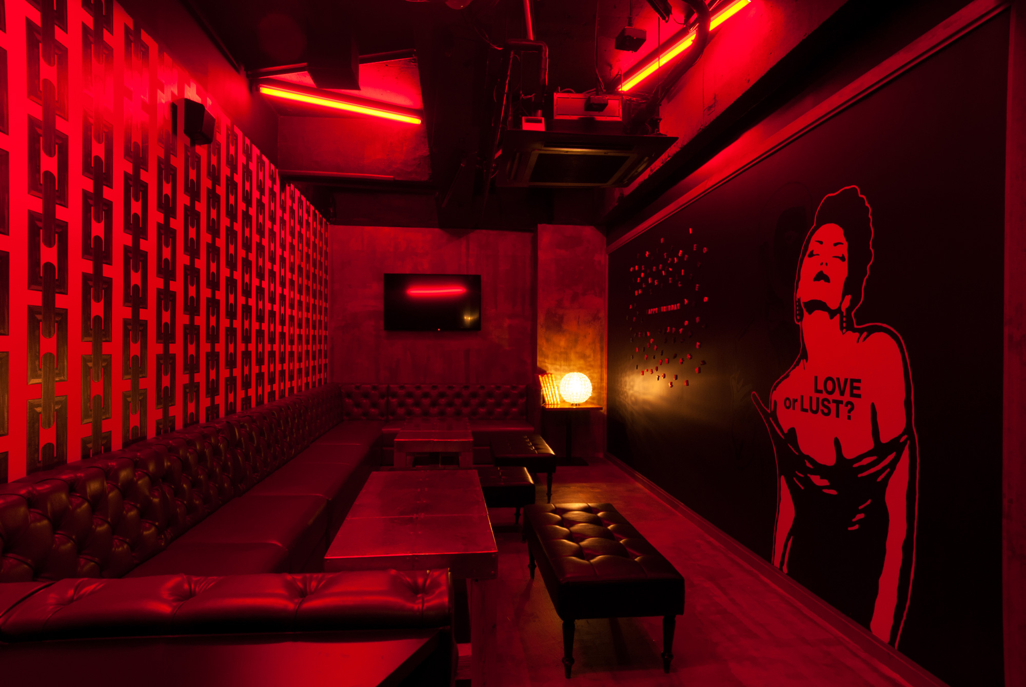 狐餐厅与酒吧·消毒湿巾 UDC （注：这里UDC若为特定名称或有特殊含义，因信息不足难以更精准，WIPE推测为消毒湿巾之类物品，但可能需根据具体情况判断 ） 丨日本东京丨洼田建筑都市研究所-13