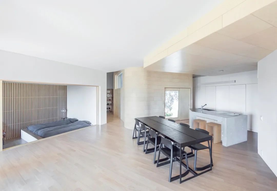 首尔以东的倾斜屋顶乡村住宅-42