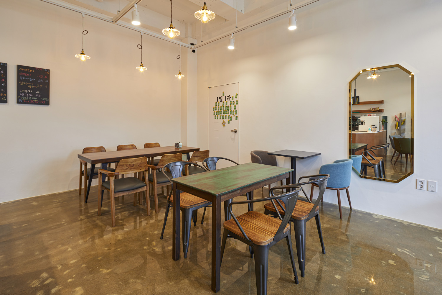 简约风 12 平米咖啡馆设计-9