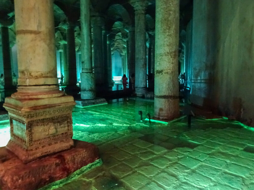 イスタンブールの地下宮殿(伊斯坦布尔的地下宫殿)丨不明-51