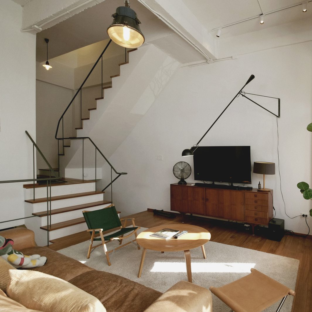 รีโนเวตทาวน์เฮ้าส์ อายุ 10 ปีให้อุ่นละมุนปนดิบเท่สไตล์อินดัสเทรียล-2