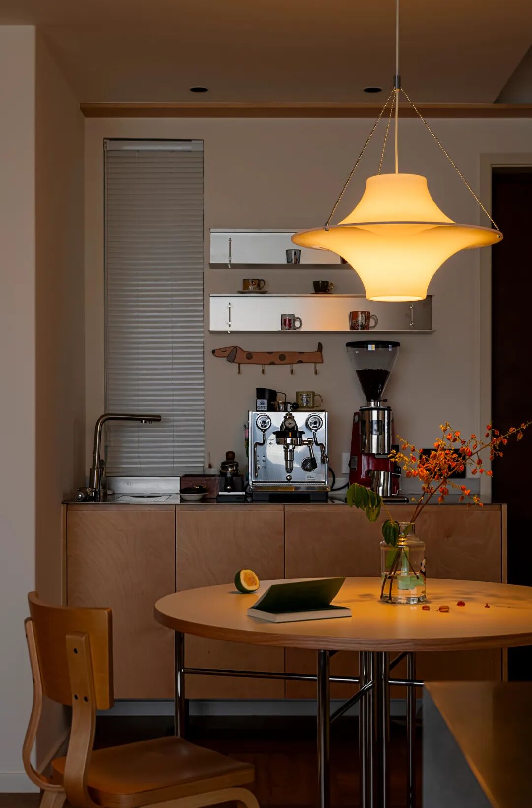 【新作】告别“样板间”：90后夫妻爆改精装房，打造纯粹包豪斯之家-30