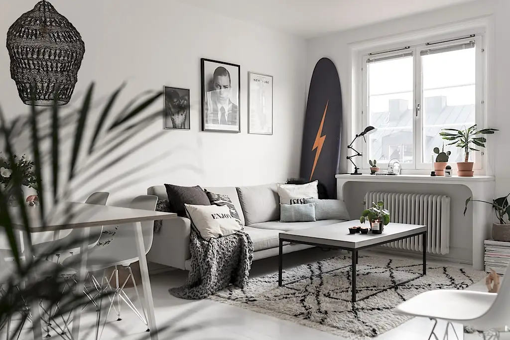 瑞典 38 平米中性风公寓，大胆运用橙色冲浪板打破单调-1