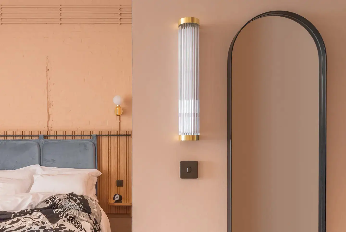 "曼彻斯特 Whitworth Locke City Studio | 复古棉厂中的现代舒适空间"-6