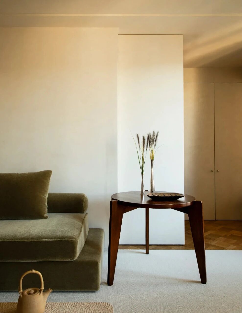 宁静而优雅的城市居所·巴黎公寓丨法国巴黎丨比利时室内设计师玛丽·斯塔兹巴德（Marie Stadsbader）-3
