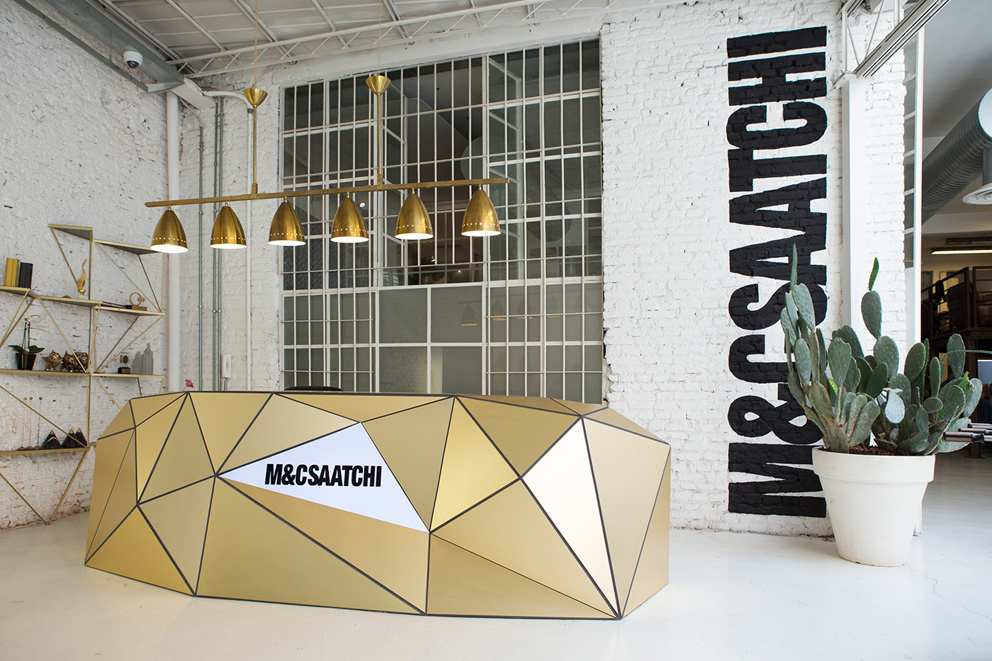 全球广告巨头 M&CSAATCHI 米兰总部纯金质感接待厅-10