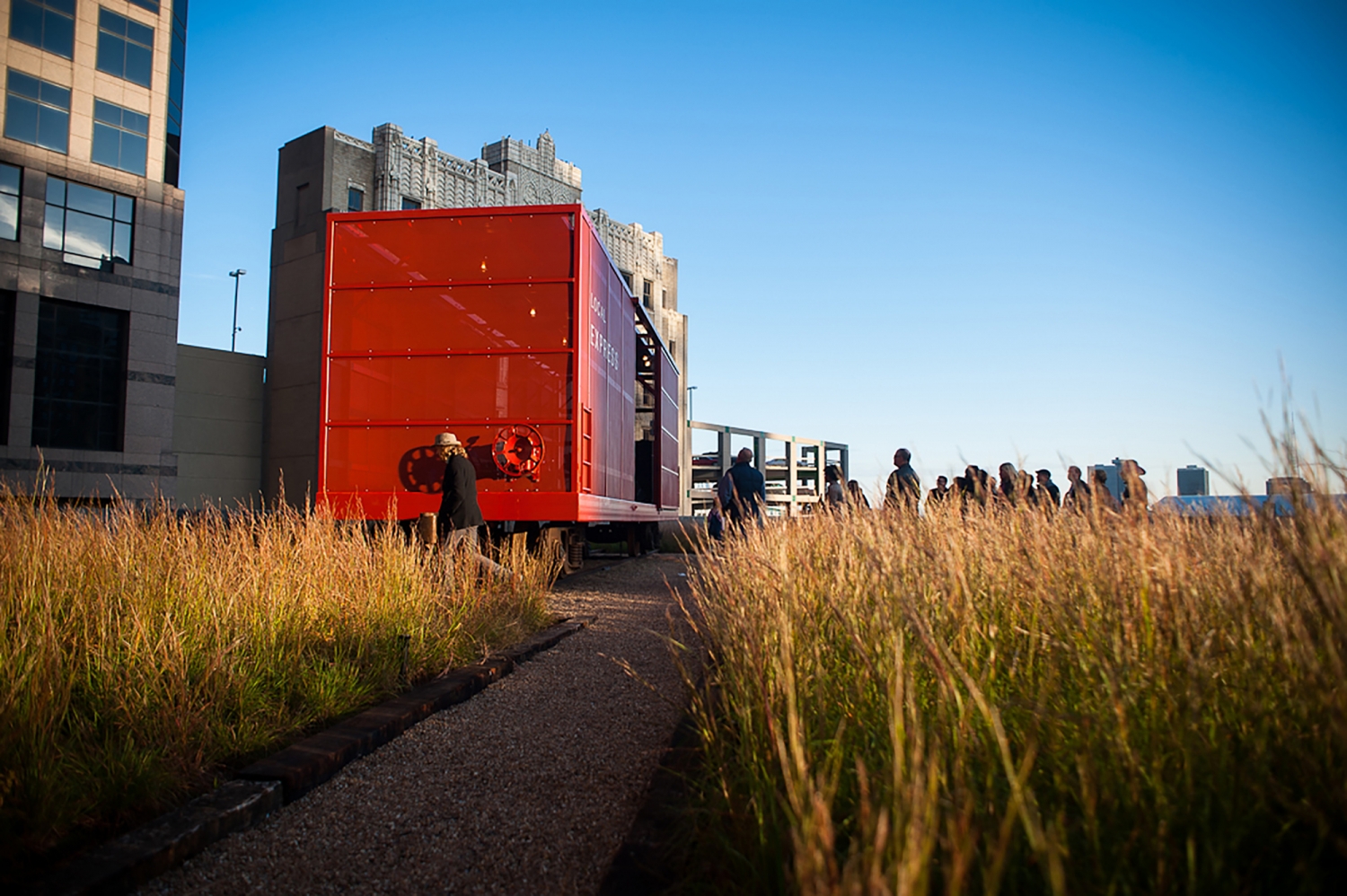 美国 Prairie Logic 避难所 | 嵌入草原的铝板“棚车”-15