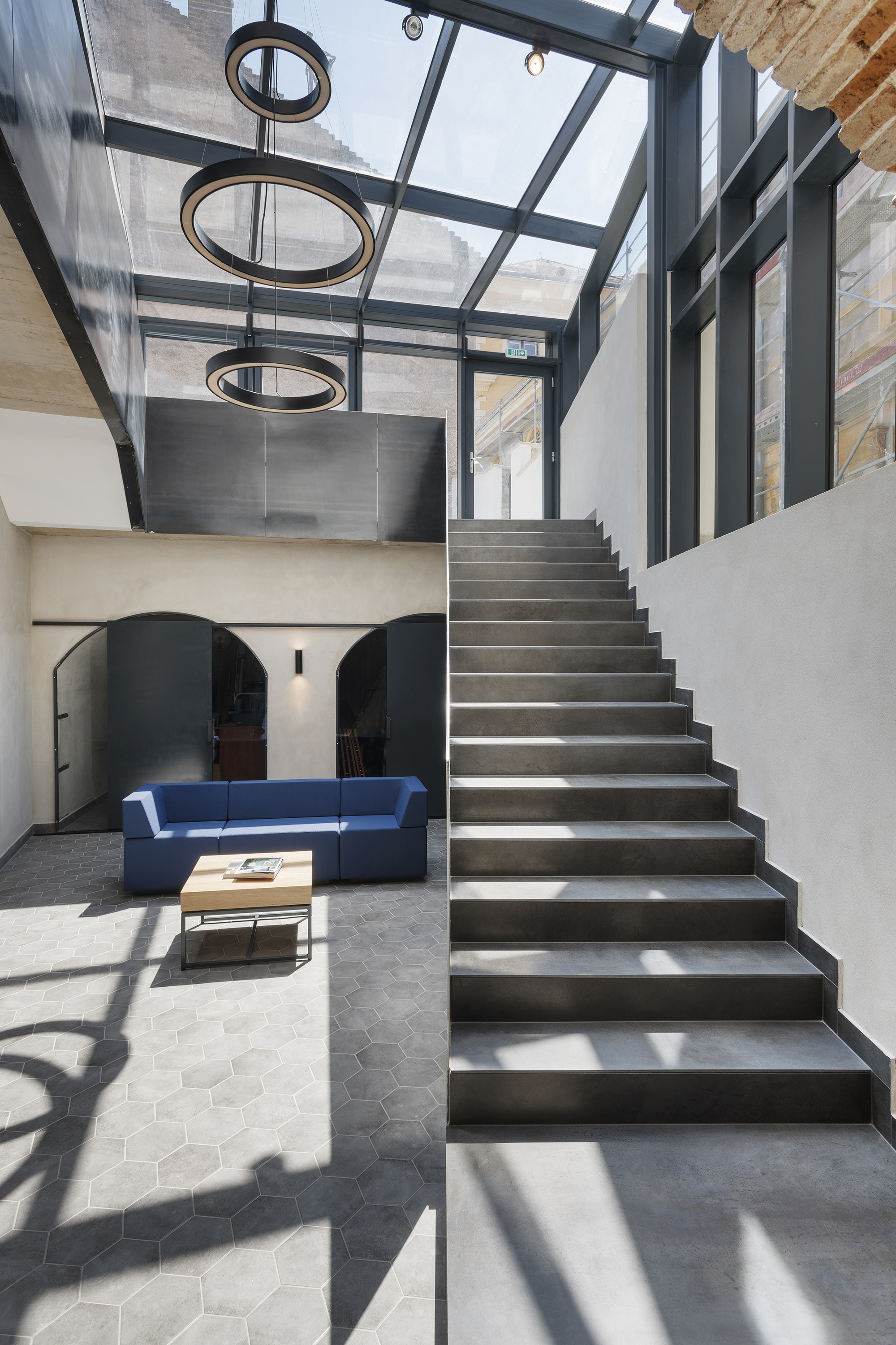 湖上小镇的旧印刷厂新生-21