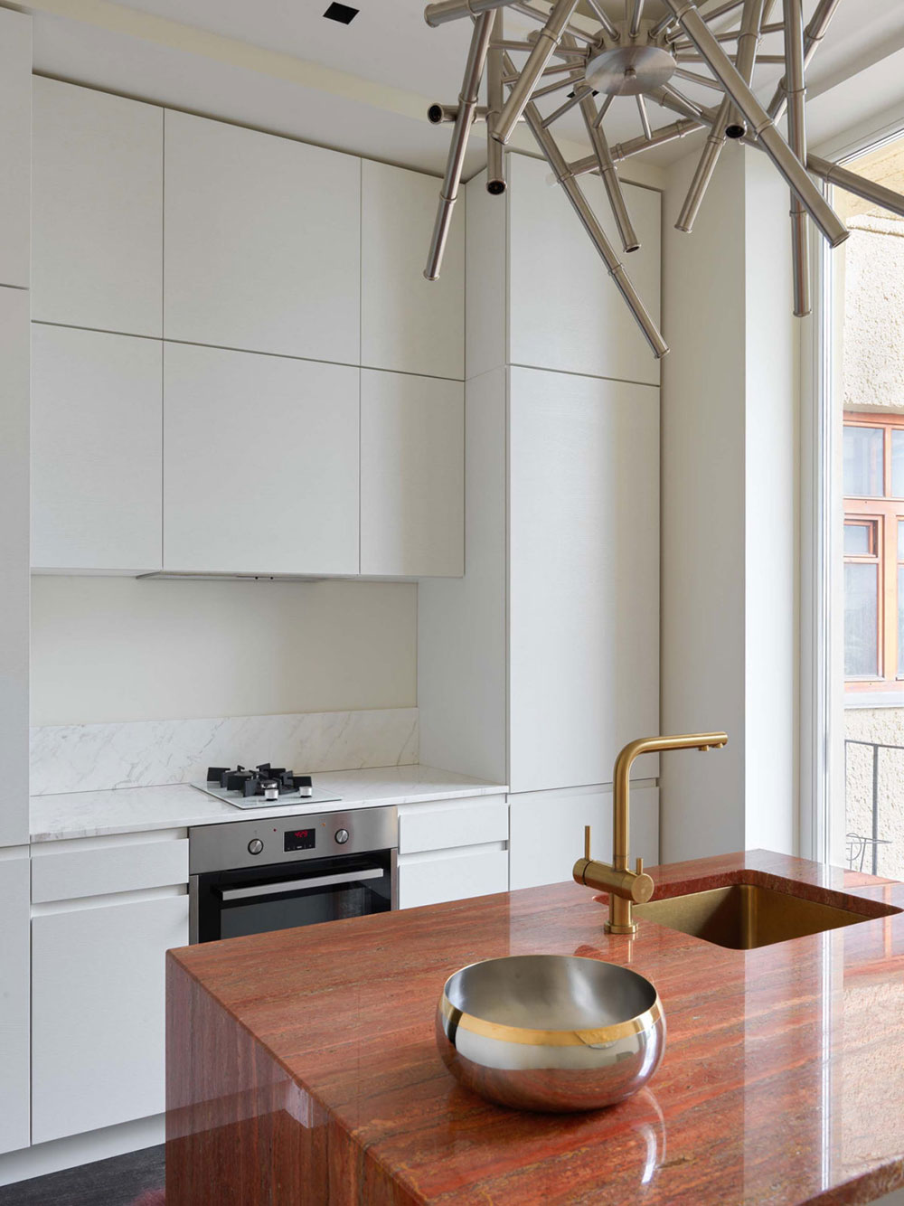 莫斯科斯大林式建筑中带时髦家具的明亮公寓(85 平方米)-6