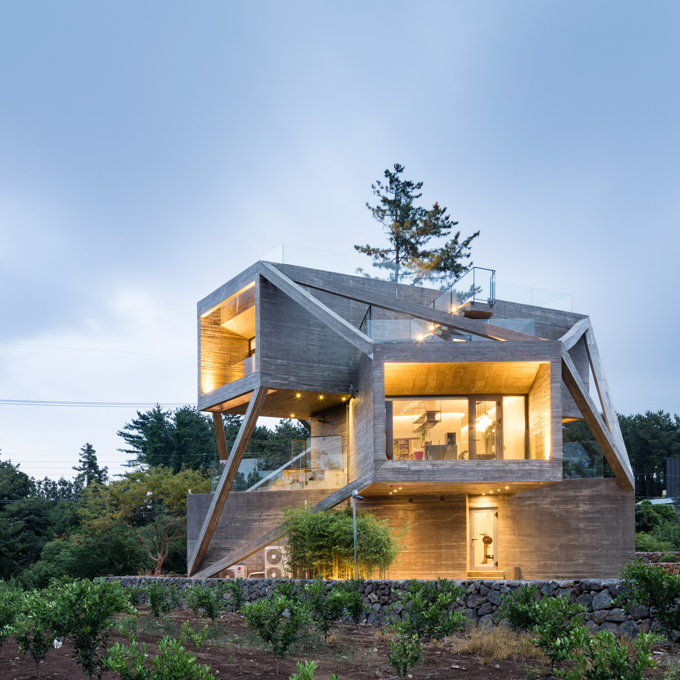 Dezeen's top 10 houses of 2017-41