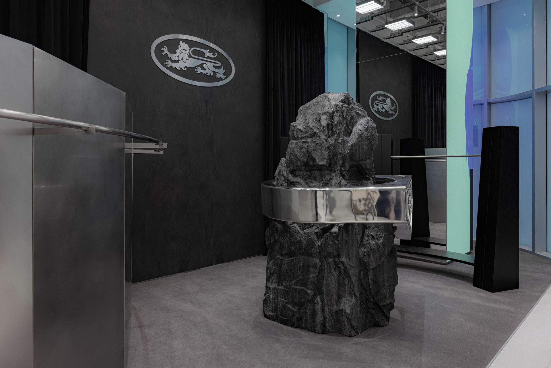 BADBLOOD快闪店

注：BADBLOOD可能是特定品牌名、名称等，如果有更具体的背景信息，可能会有更合适的译法 丨Docent Design-7