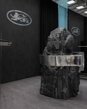 BADBLOOD快闪店

注：BADBLOOD可能是特定品牌名、名称等，如果有更具体的背景信息，可能会有更合适的译法 丨Docent Design