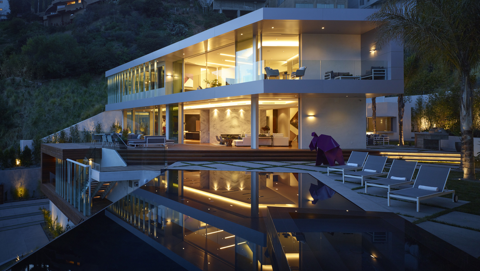 洛杉矶山坡上的浮动金属之家-0