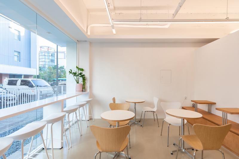 17 坪极简风烘焙咖啡厅设计-5