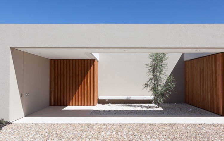 40 岁卡萨 · 与自然共生的单一层次住宅-7