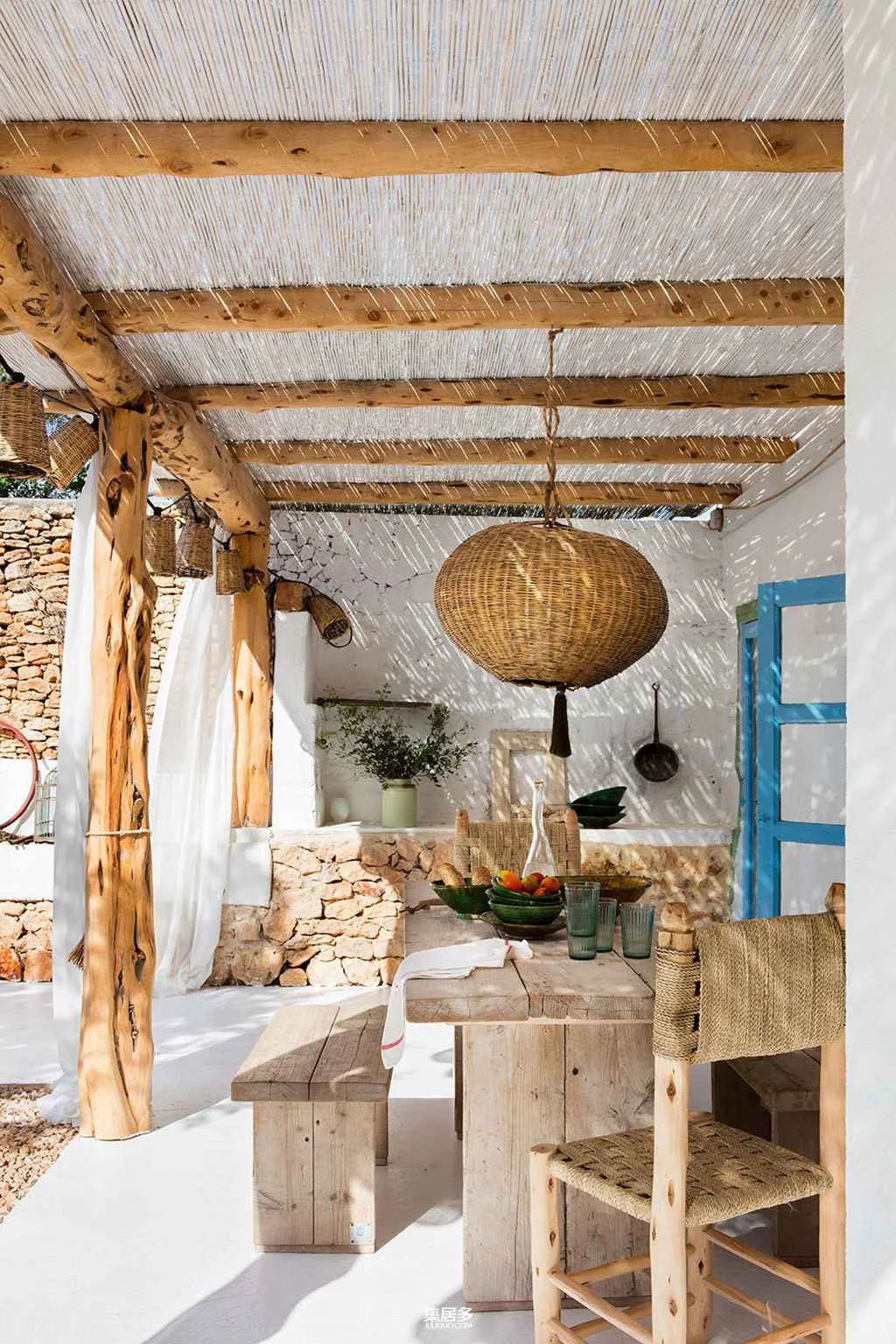 西班牙白色避暑别墅设计-6