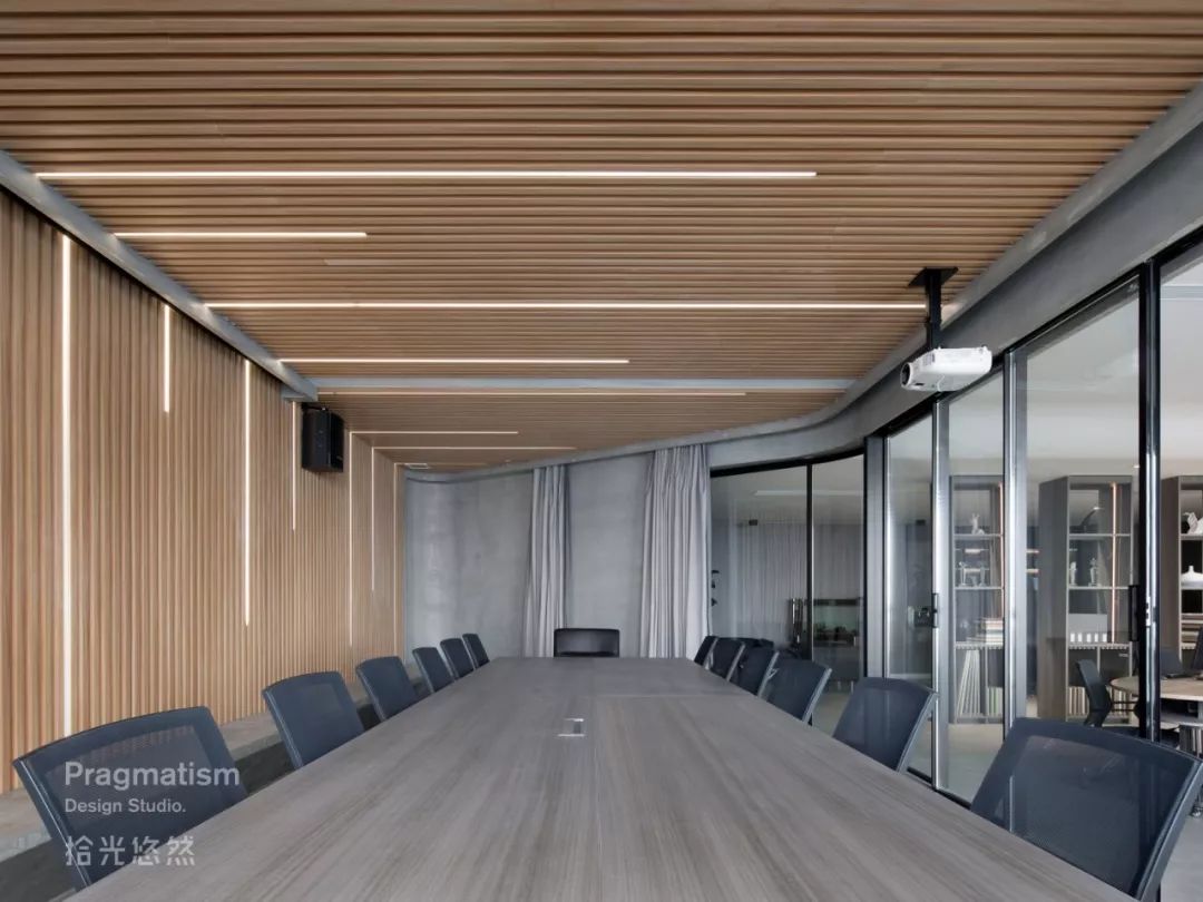成都 V 派定制运营总部 | 极简前卫的办公空间设计-36