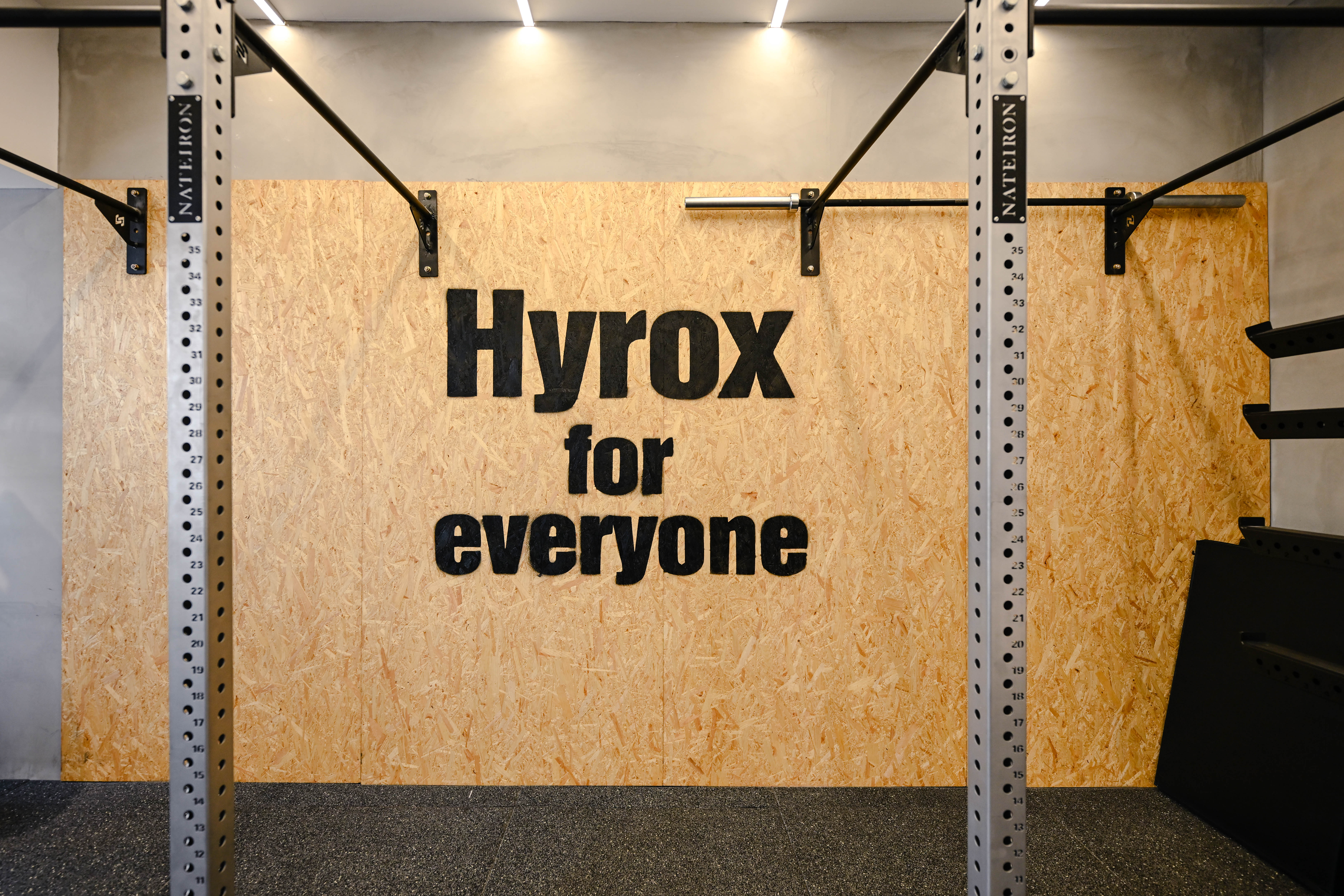 Hyrox 综合体能训练馆环境空镜-6
