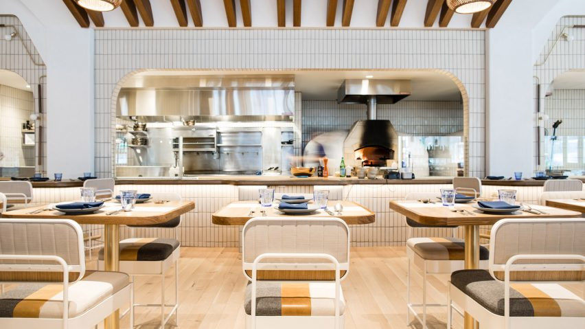 加州风情的芝加哥餐厅，致敬中世纪现代住宅建筑-11