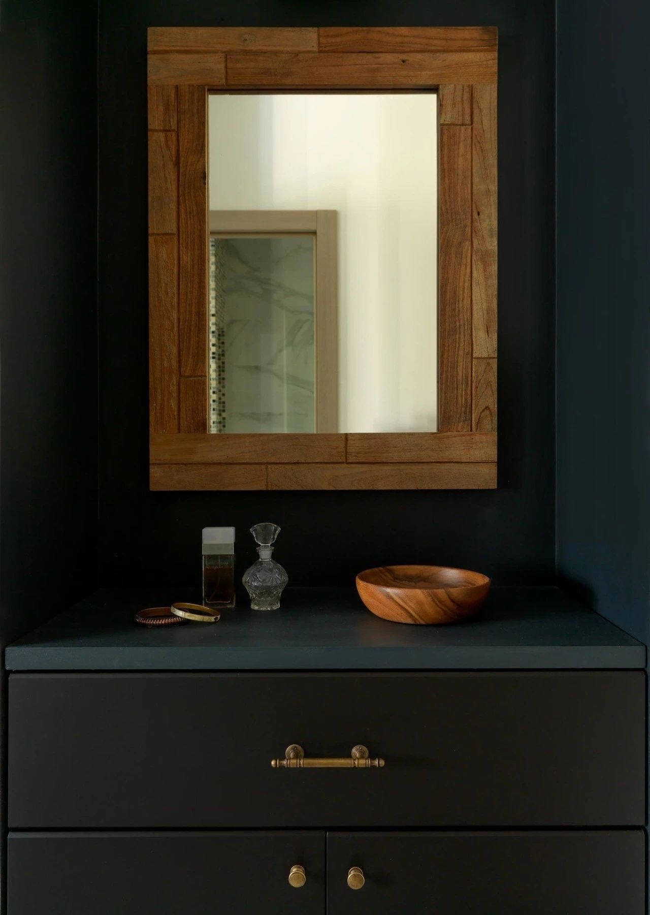 祖母绿,黄铜打造的传统雅致小宅空间-21