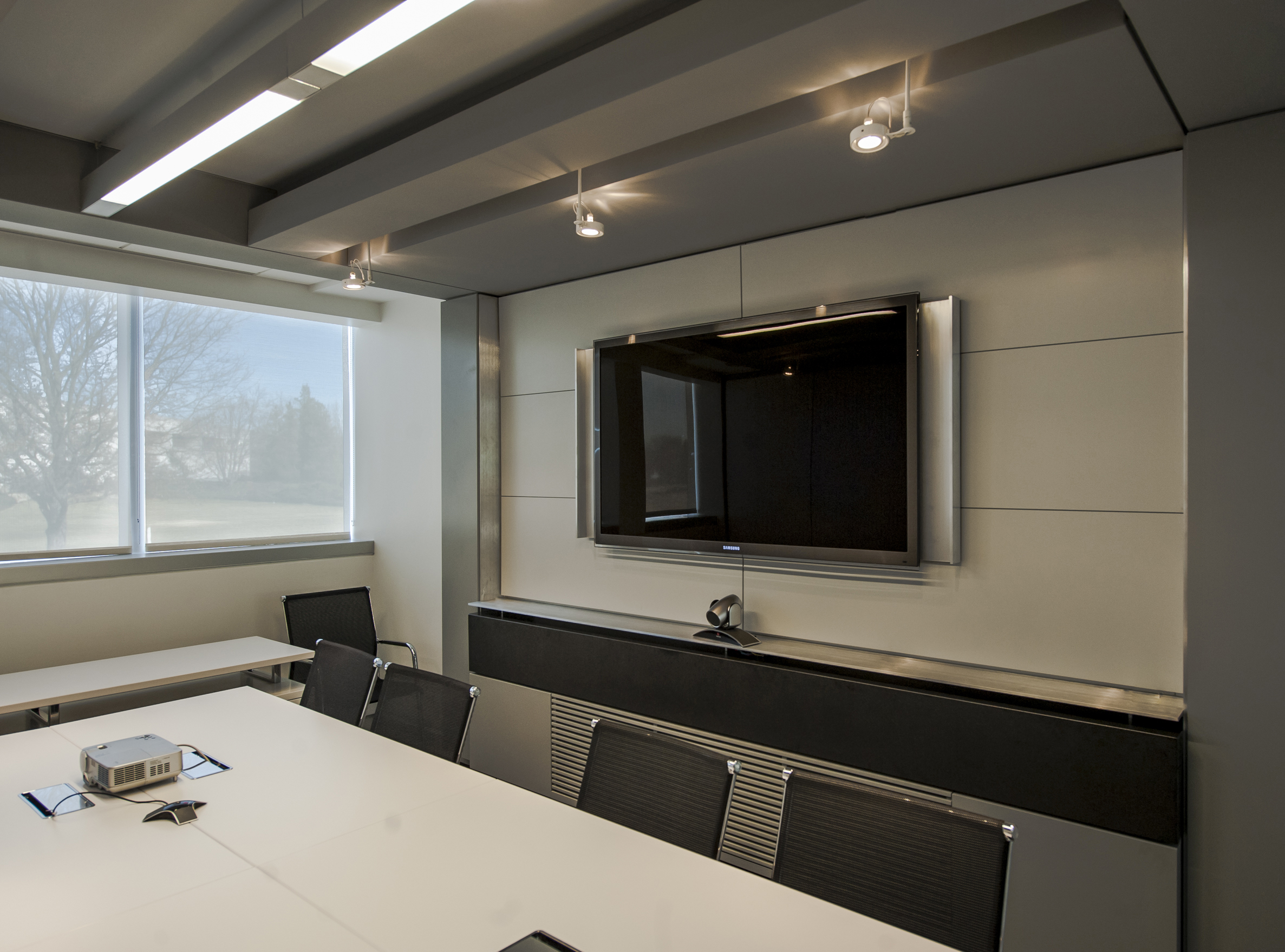 摩登 Luxottica 集团办公室 | 红白灰演绎高效工作环境-28