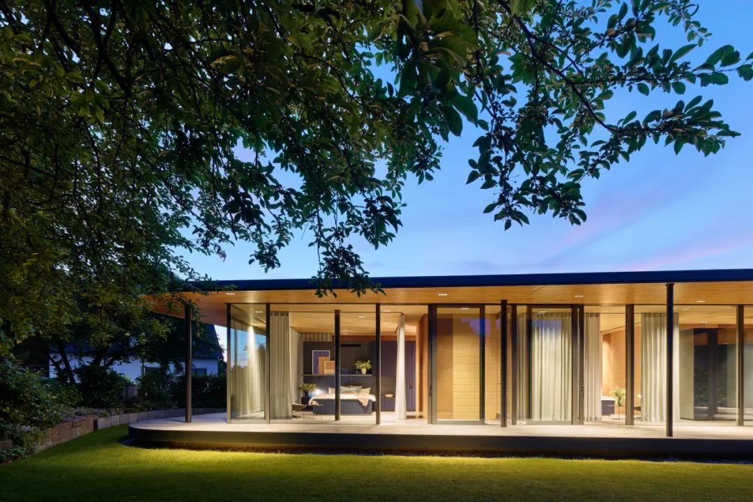 后院“悬浮连接”建筑丨Ippolito Fleitz Group-3