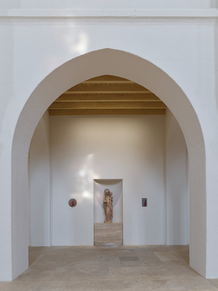 德国 St Fidelis 教堂 | 喧嚣中的宁静空间-47