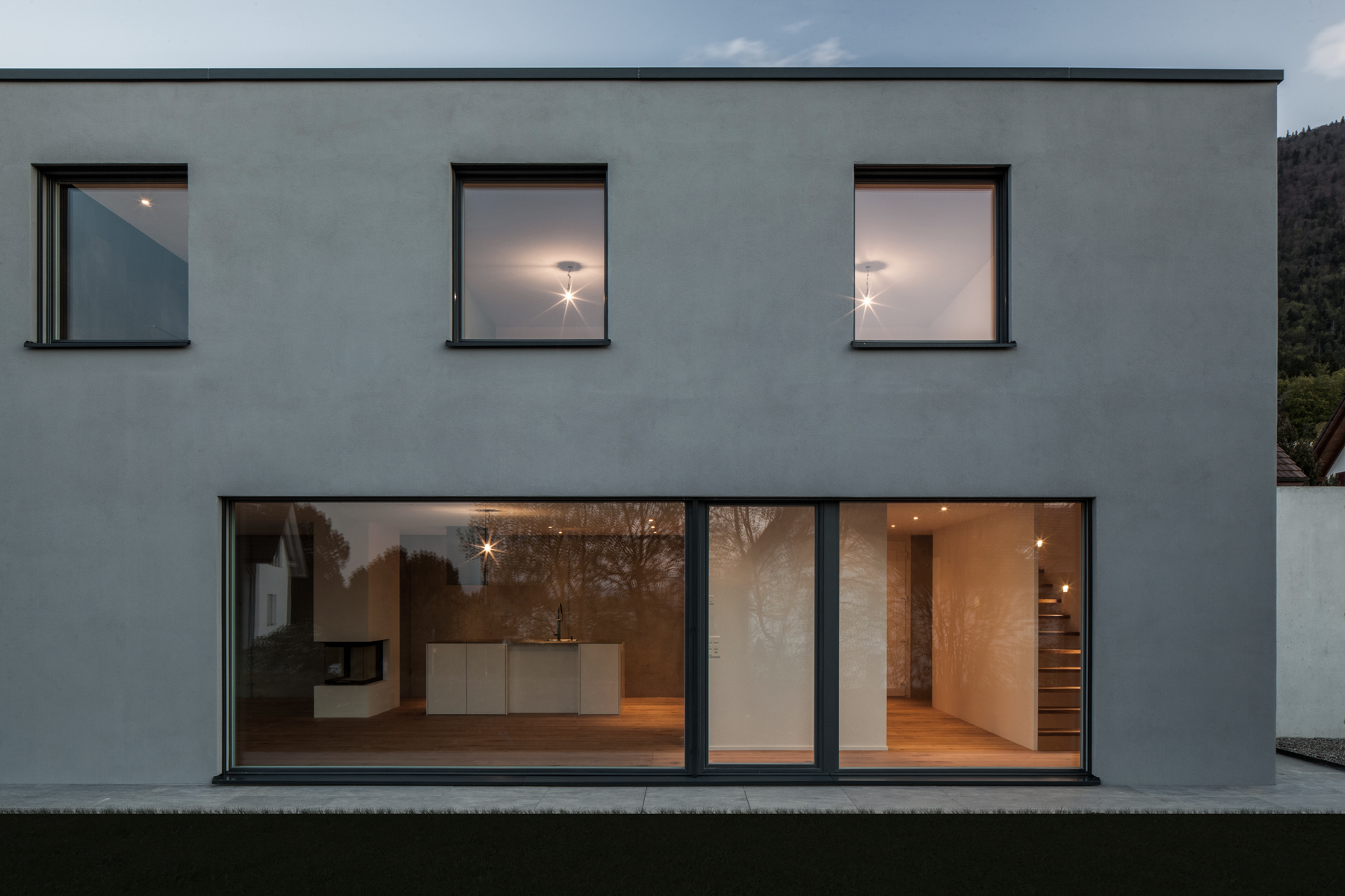 瑞士农村四口之家住宅，灵活居住空间与自然美景相融合-7