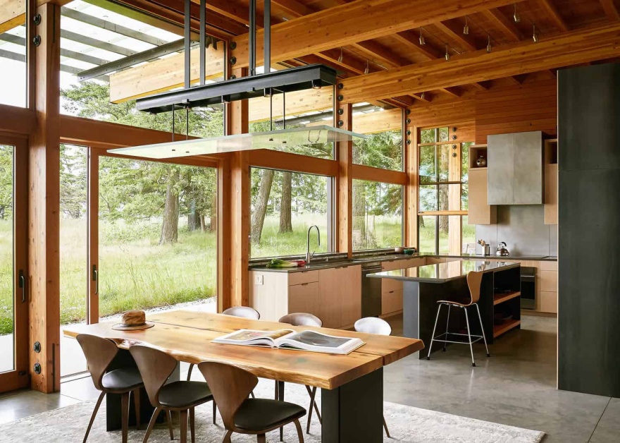 An intimate retreat tucked into a forest overlooks serene Puget Sound-3