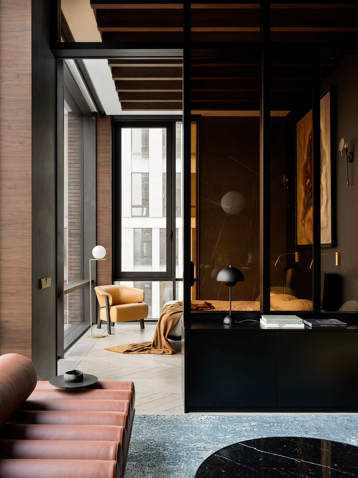 摩登暗调 | 俄罗斯设计师的优雅公寓设计-9