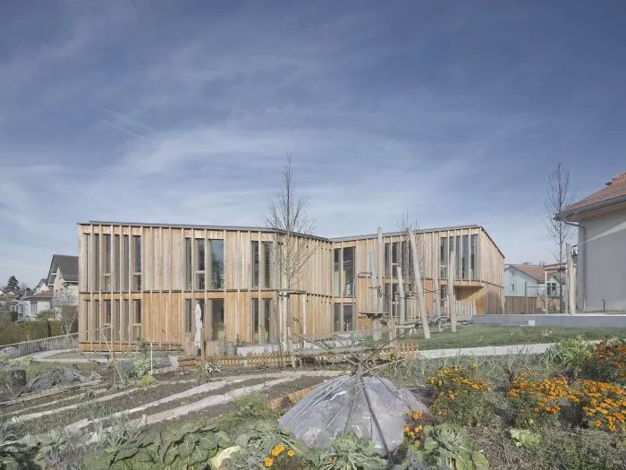 瑞士雷嫩斯幼儿园丨Atelier Pulver Architectes-0