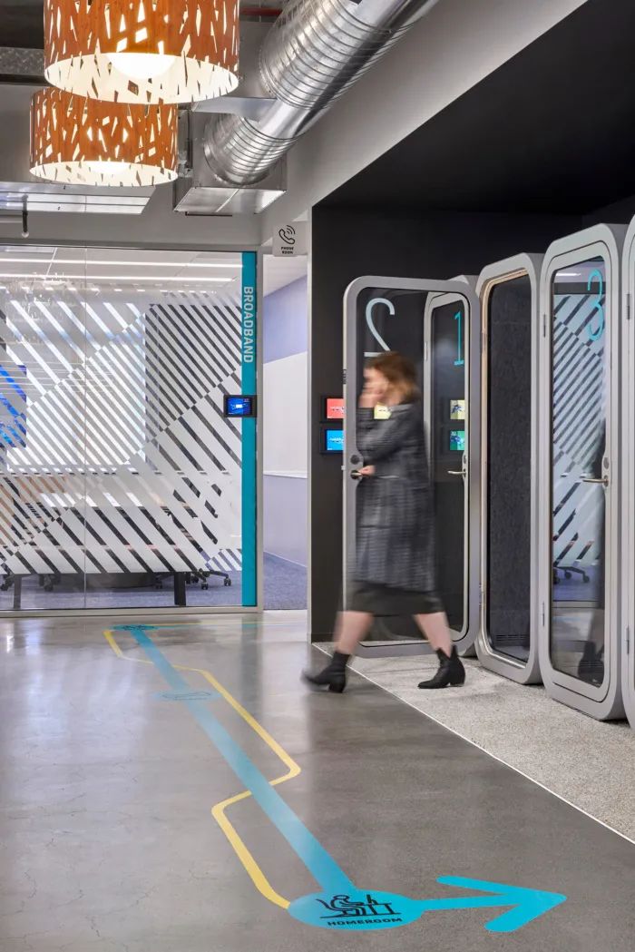 将色彩作为实用的导向辅助，更敏锐地表达了公司的年轻精神-12