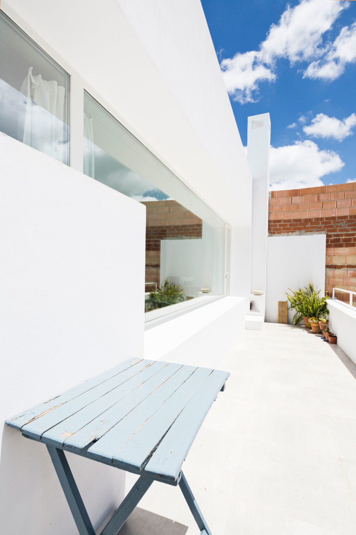 马拉加画家住宅 | 融入自然的白色立方体-12