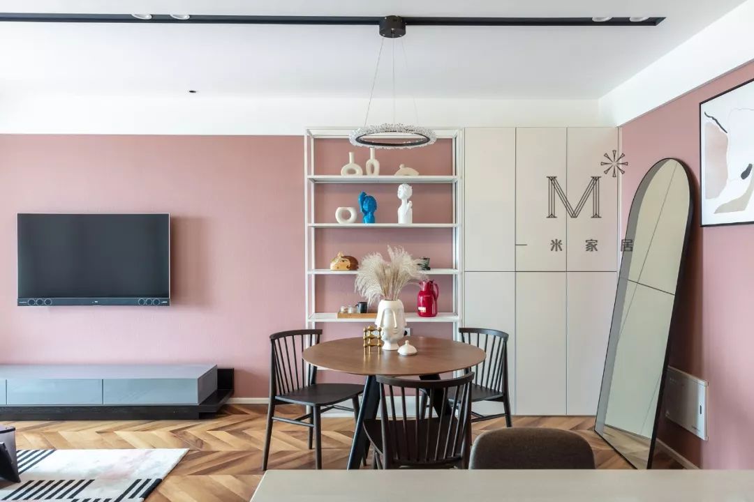 新时代女性独居空间，粉色浪漫与灰色简约的完美结合-29
