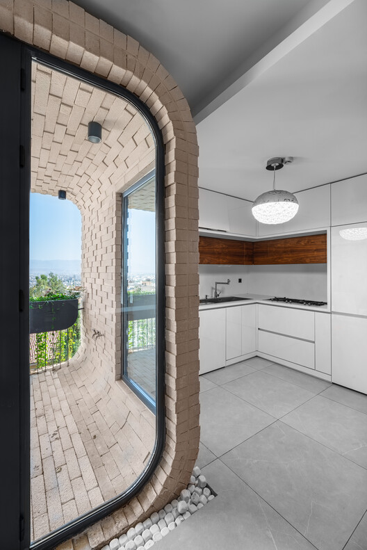 山景融合的住宅设计 · Koohsar Apartment丨伊朗-12