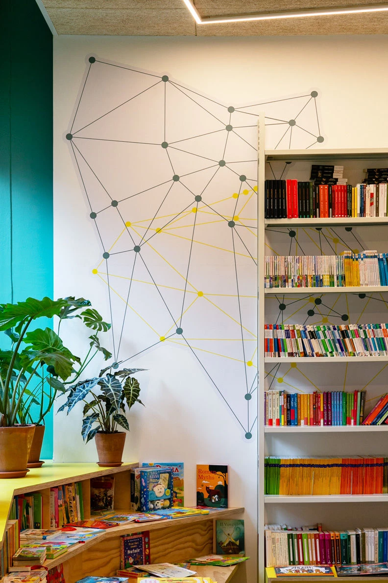 流动空间 · 米兰多功能咖啡书店-11