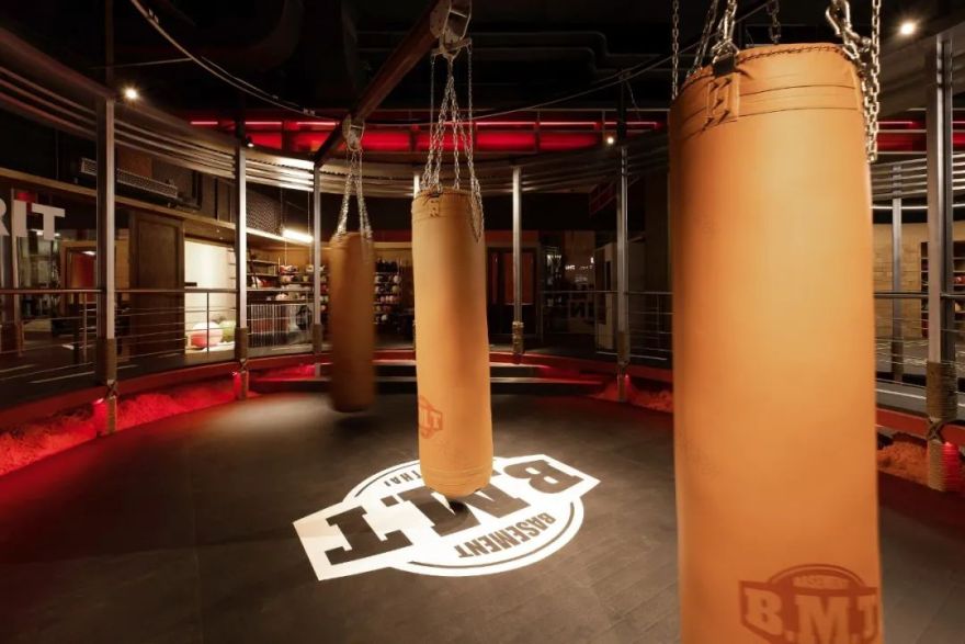 《拳霸》风格泰拳馆 · 隐于都市的地下格斗场丨南京此外设计有限公司-54